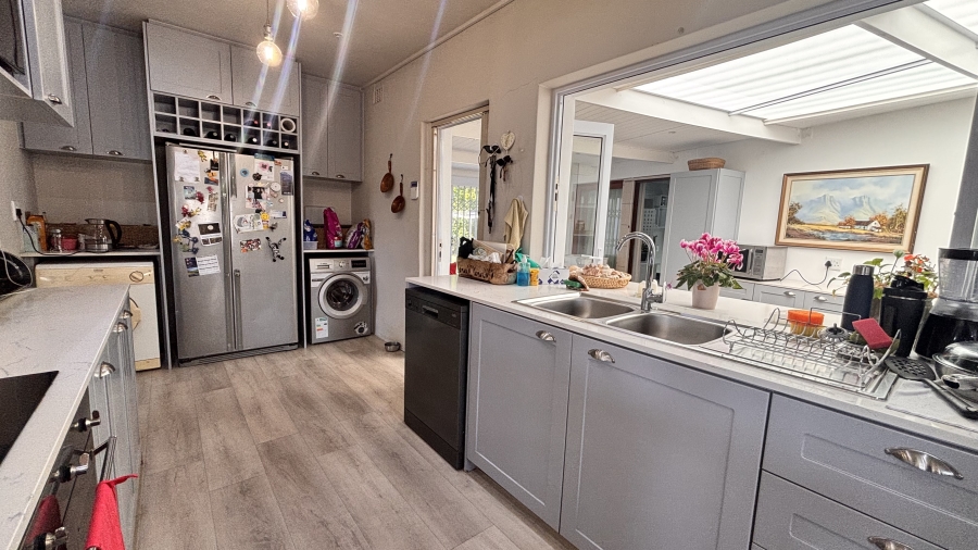 4 Bedroom Property for Sale in Kirstenhof Western Cape
